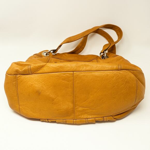 B. Makowsky Chicago Sid Leather Shoulder Bag - Picture 6 of 9